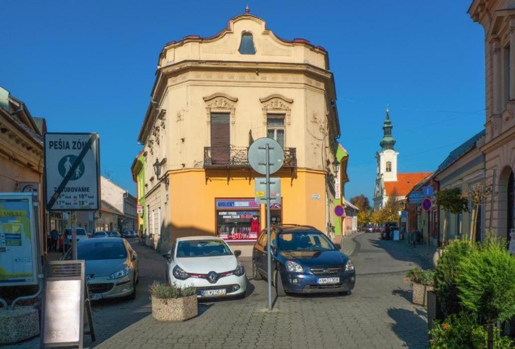 Apartman Lara Комарно Екстер'єр фото